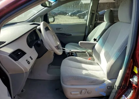 2011 Toyota Sienna z USA, uszkodzony, nr VIN 5TDKK3DC9BS093125